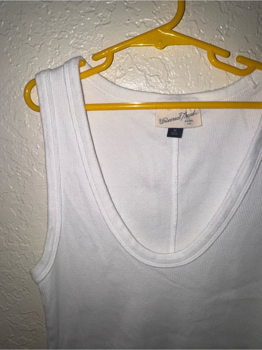 Universal Thread White Ribbed Scoop Tank - Picture 2 of 7